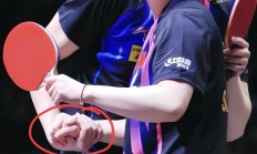 九游官网-壁球比赛中选手的默契配合令人惊叹