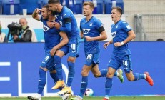 九游娱乐官方-沃尔夫斯堡队员联手建功，战胜对手跻身前八的简单介绍