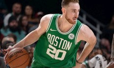 九游娱乐网页-关于步行者翻盘独行侠，拉文完成帽子戏法的信息