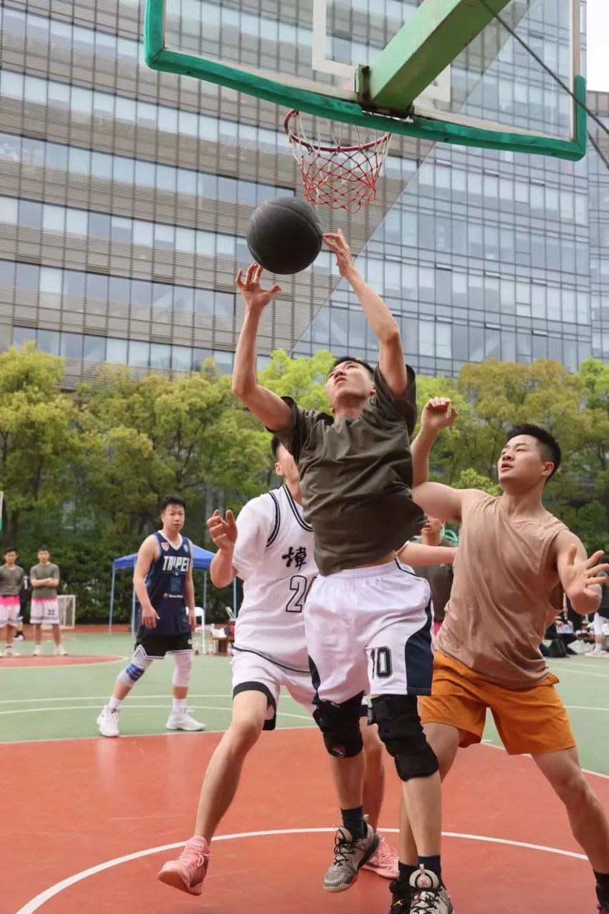 职业篮球比赛场面上的精彩瞬间 职业篮球比赛场面上的精彩瞬间