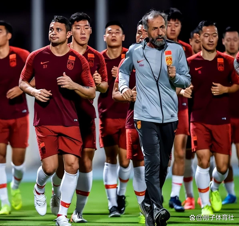 强队再度胜出,晋级下一阶段赛事 强队再度胜出,晋级下一阶段赛事