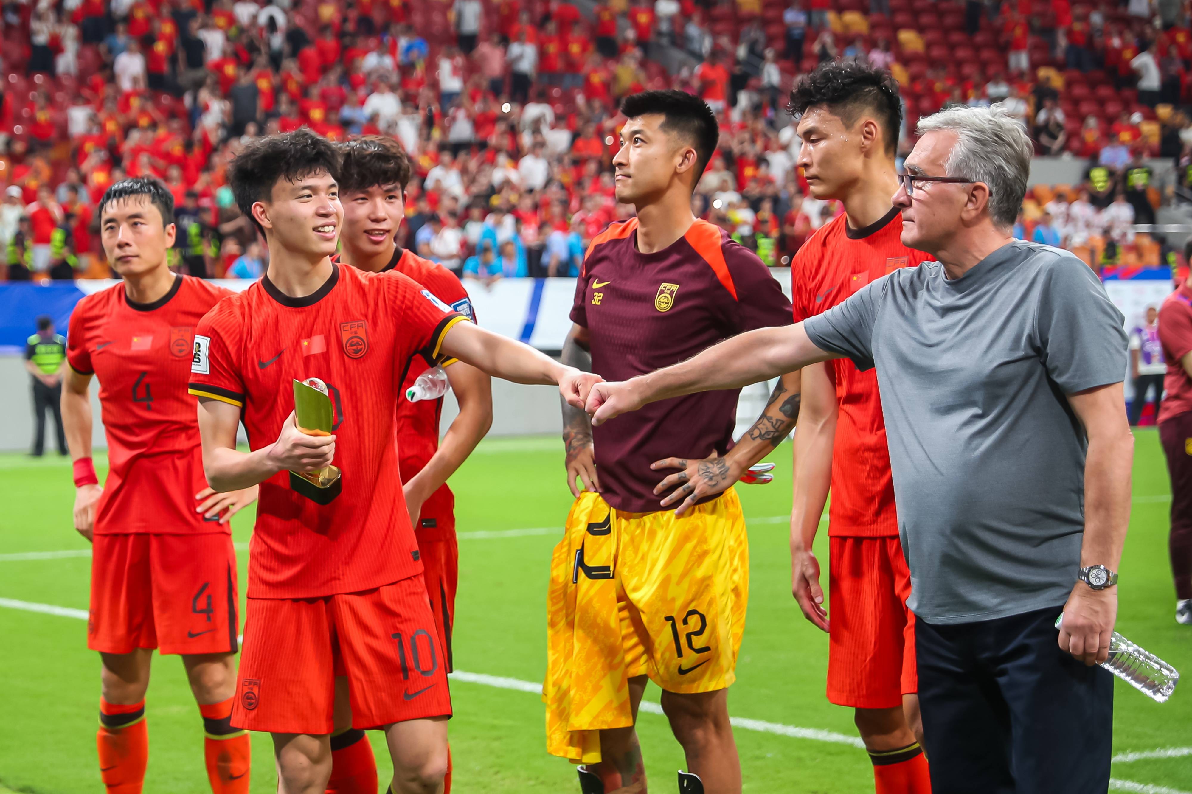 关于亚洲足球比赛的最新赛况一览无余