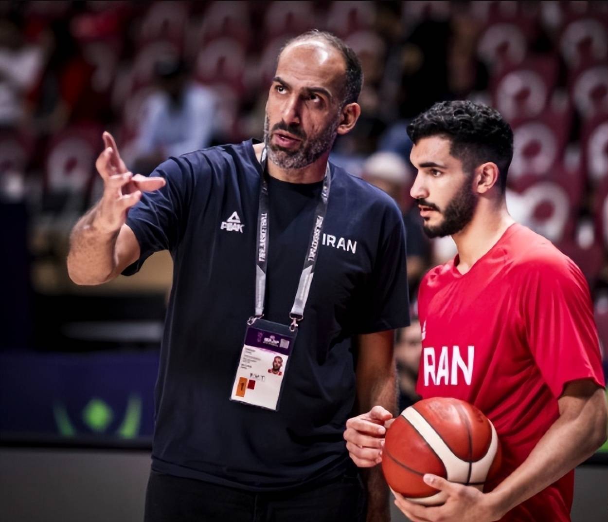 精神抖擞!球员们在比赛中持续发挥 精神抖擞!球员们在比赛中持续发挥