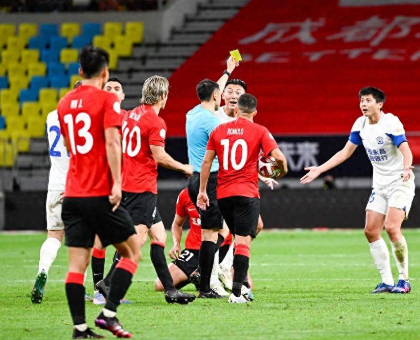 精神抖擞!球员们在比赛中持续发挥 精神抖擞!球员们在比赛中持续发挥