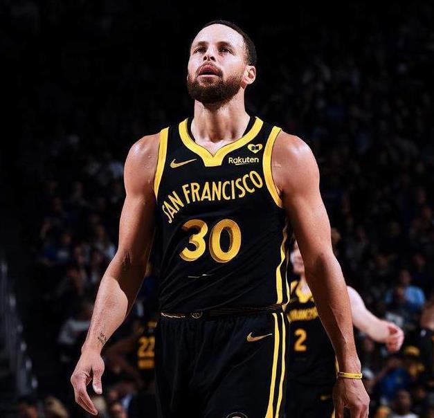 勇士遭马刺横扫,库里命中绝杀球落败 勇士遭马刺横扫,库里命中绝杀球落败