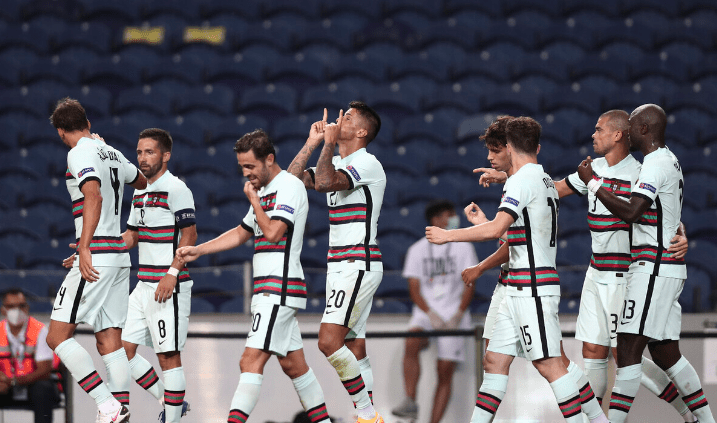 包含美洲联盟卫冕战激烈启幕，各路球队实力展示的词条