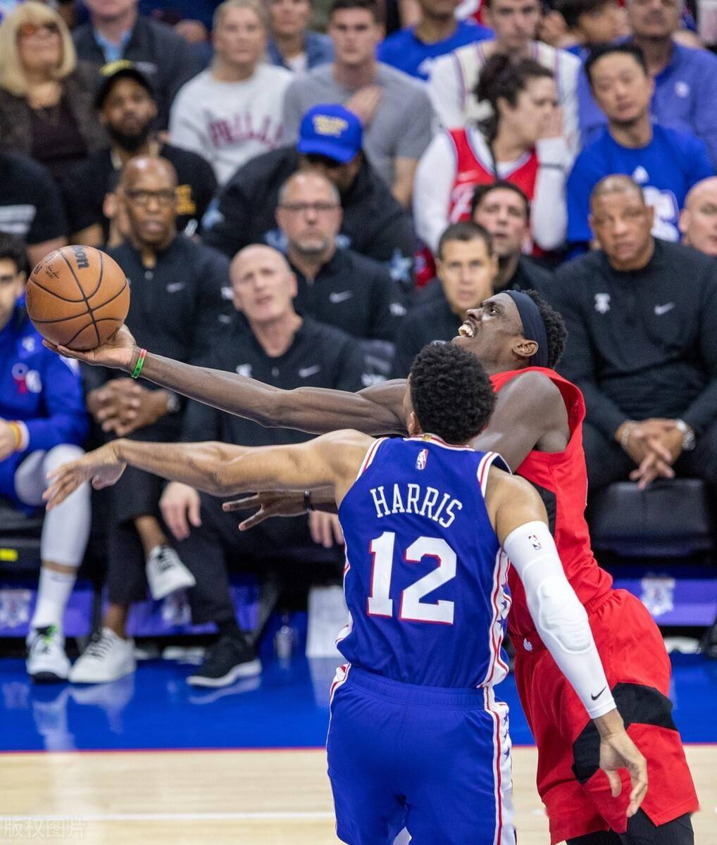 猛龙球员在比赛中出现失误,或引发争议 猛龙球员在比赛中出现失误,或引发争议