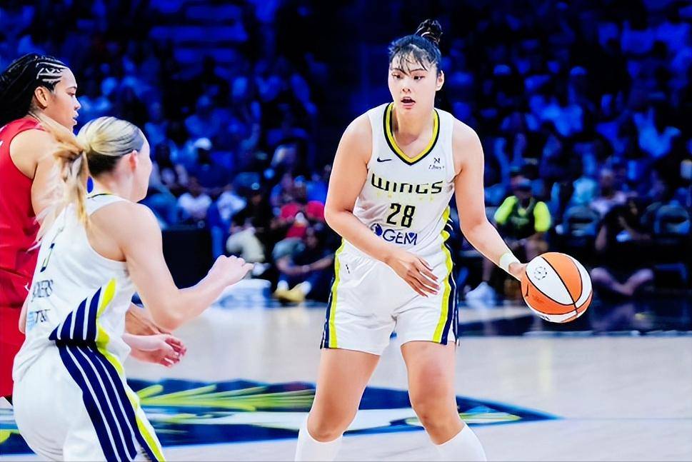 包含WNBA巨星伤愈归来:前中国篮球队球员助阵重返赛场的词条 包含WNBA巨星伤愈归来:前中国篮球队球员助阵重返赛场的词条