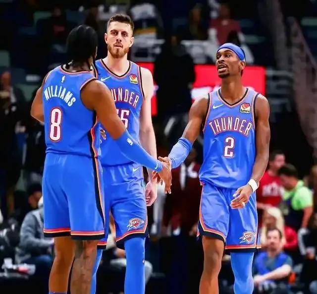 球员们的默契配合,令人赞叹不已 球员们的默契配合,令人赞叹不已