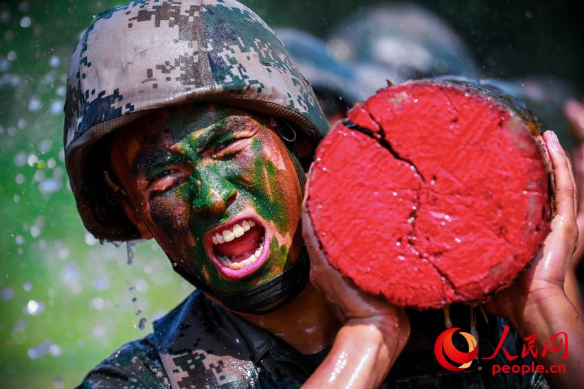 关于英雄血性显现，足球盛宴势不可挡的信息