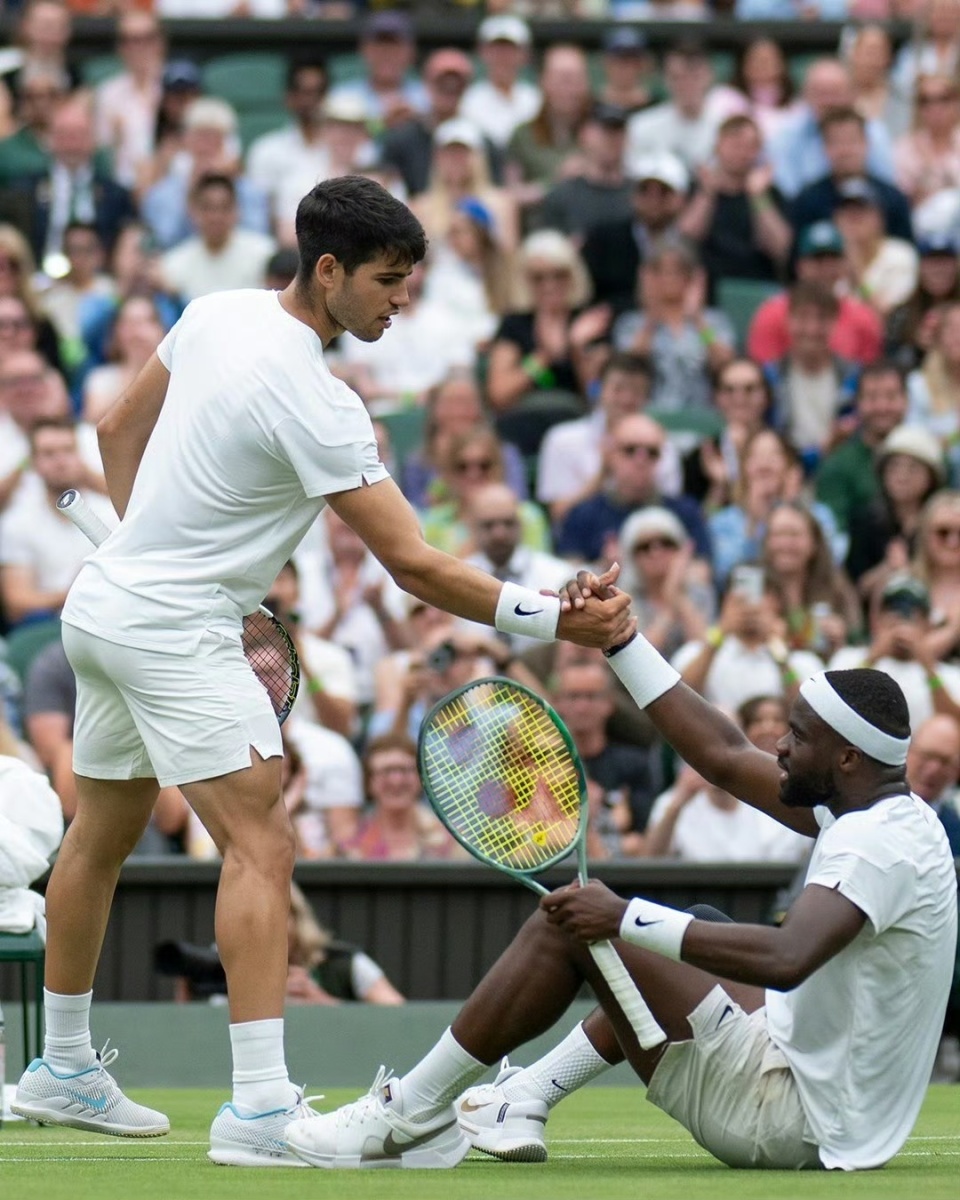 关于拉沃尔杯险胜戴维斯杯，西西帕斯惊艳四座的信息