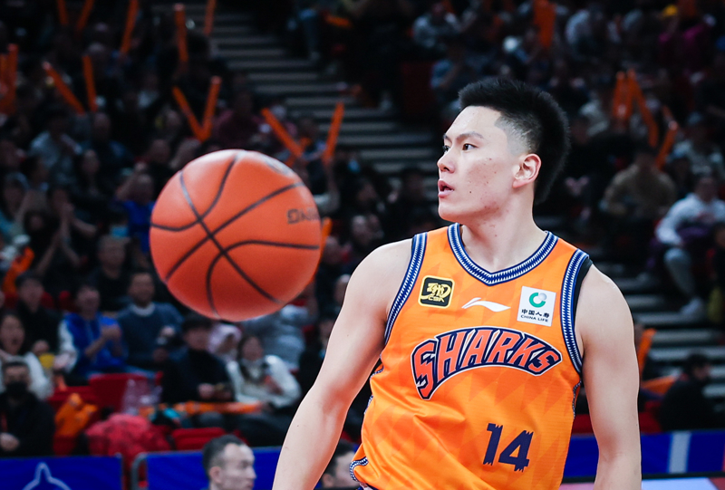 关于上海男篮全队合力，以胜利回应质疑的信息