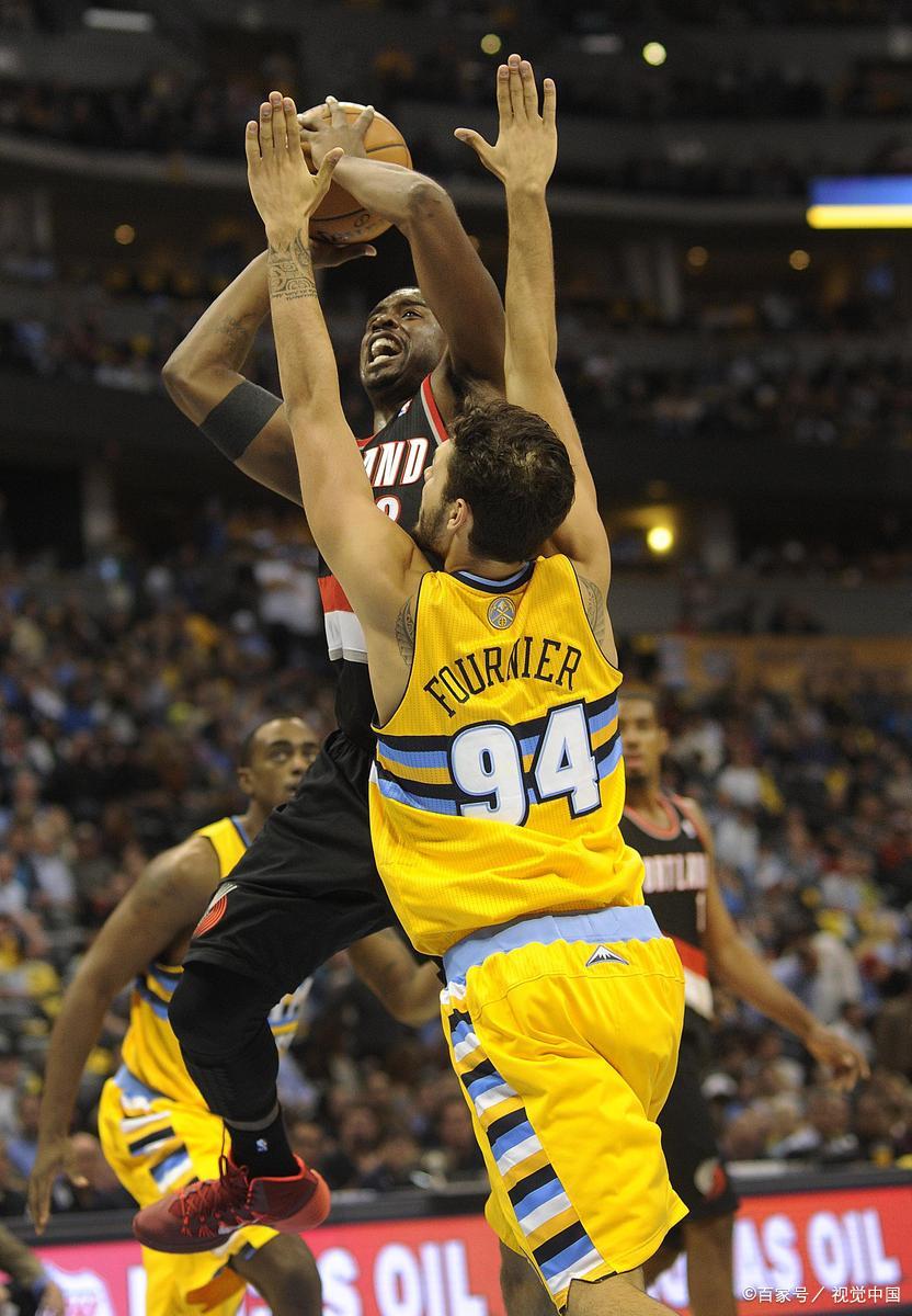 爵士队后卫表现出色，力保球队连胜壮举的简单介绍
