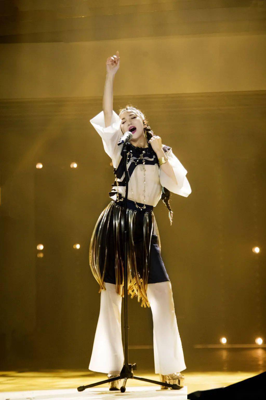 关于山西队轻取四川队，霍勒迪惊艳四座的信息