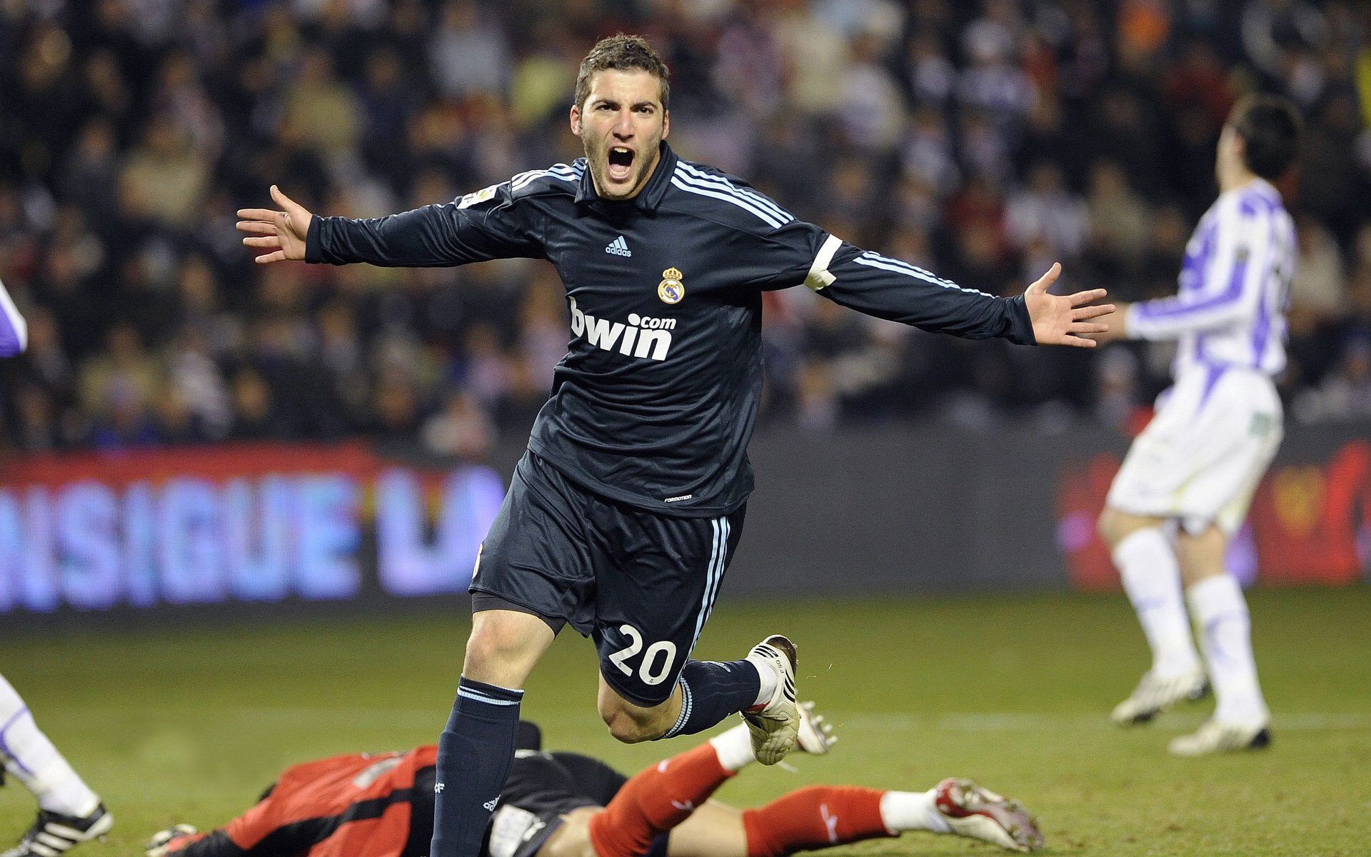 战术铁幕与稳定尖刀，国际米兰终结荷兰流，伊萨克演绎现代前锋模板